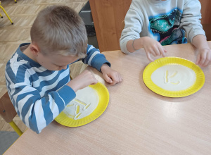 utrwalamy poznane litery przez zabawę