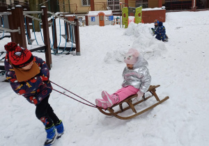 zabawy na śniegu