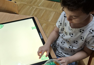 zabawa podświetlanym panelem