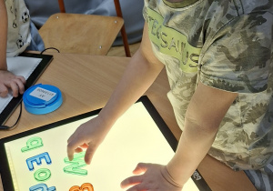 zabawa podświetlanym panelem