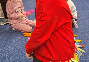 zabawa klamerkami od bielizny