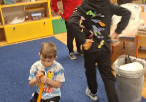 zabawa klamerkami od bielizny